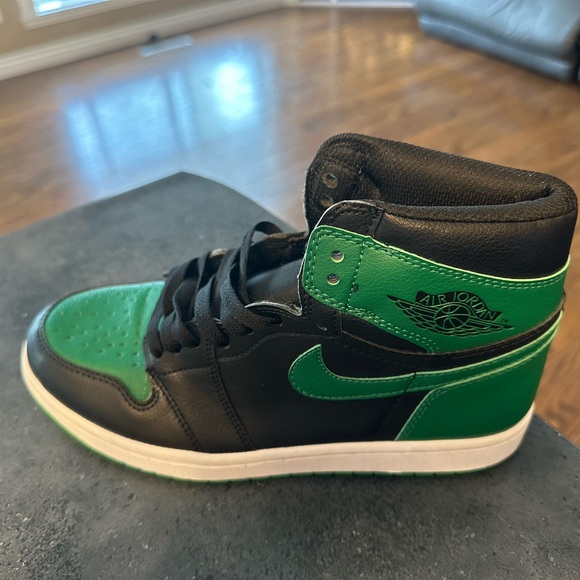 Shoes - Picture 3 of 6